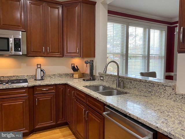 3321 S KEMPER RD, Arlington, VA 22206