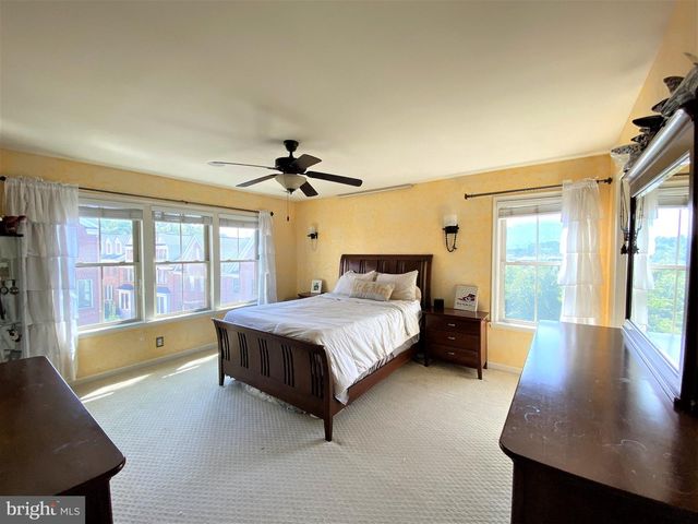 3321 S KEMPER RD, Arlington, VA 22206
