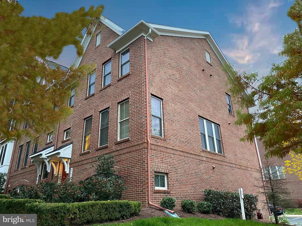 3321 S KEMPER RD, Arlington, VA 22206