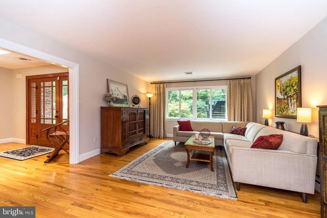 24 SPRINGTREE LN, Yardley, PA 19067
