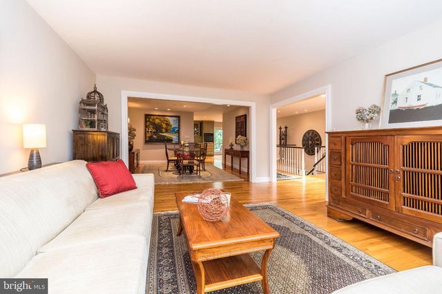 24 SPRINGTREE LN, Yardley, PA 19067
