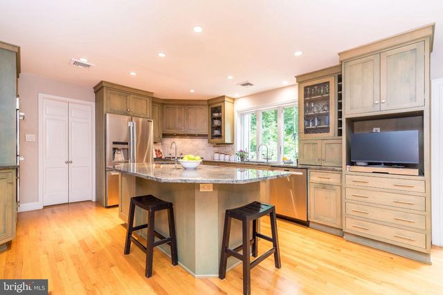 24 SPRINGTREE LN, Yardley, PA 19067