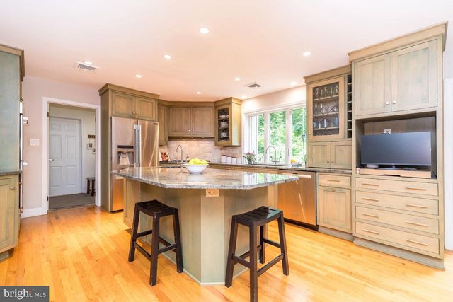 24 SPRINGTREE LN, Yardley, PA 19067