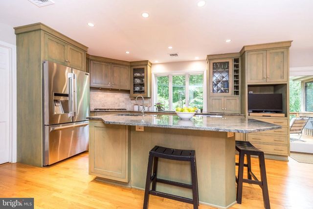 24 SPRINGTREE LN, Yardley, PA 19067