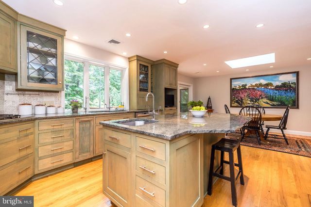 24 SPRINGTREE LN, Yardley, PA 19067