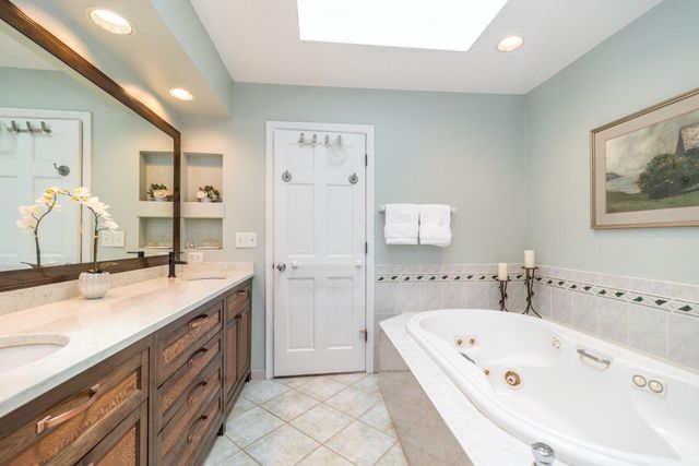 24 SPRINGTREE LN, Yardley, PA 19067
