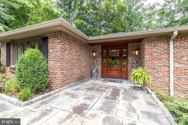 24 SPRINGTREE LN, Yardley, PA 19067