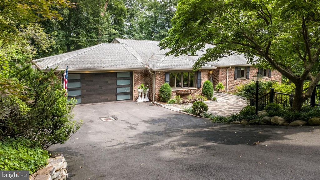 24 SPRINGTREE LN, Yardley, PA 19067