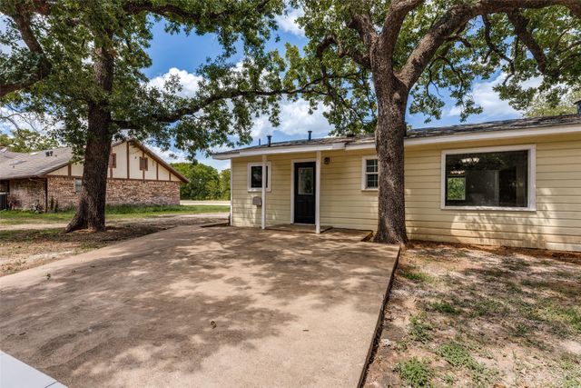 3074 W Highway 114, Paradise, TX 76073