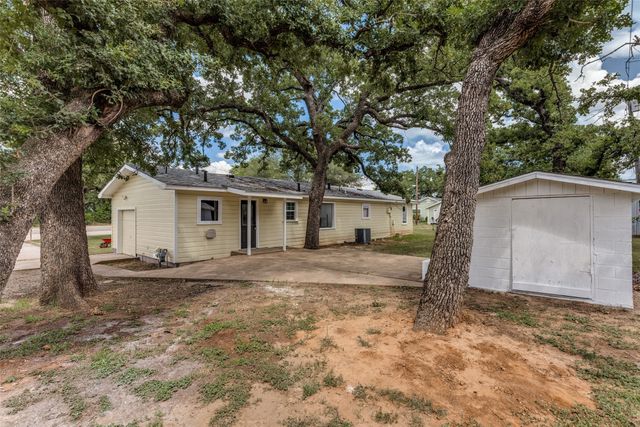 3074 W Highway 114, Paradise, TX 76073