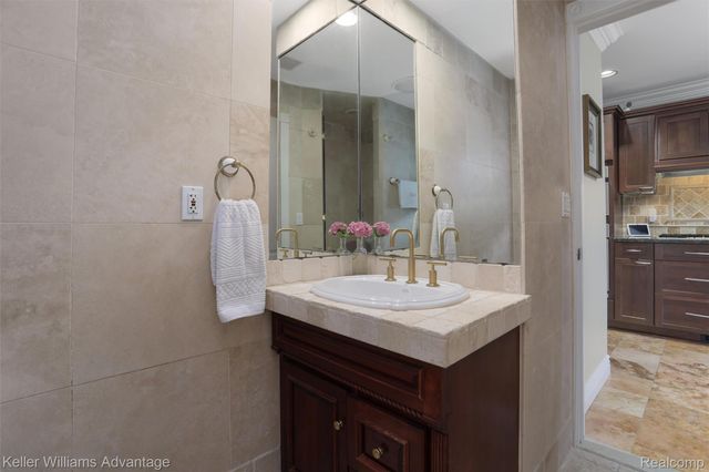 2182 Park Circle, Keego Harbor, MI 48320