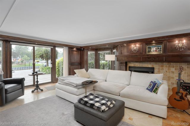 2182 Park Circle, Keego Harbor, MI 48320