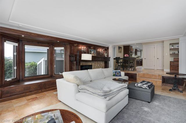 2182 Park Circle, Keego Harbor, MI 48320