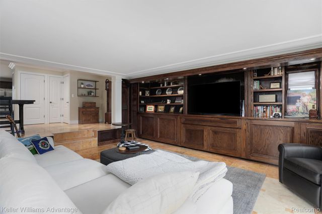 2182 Park Circle, Keego Harbor, MI 48320