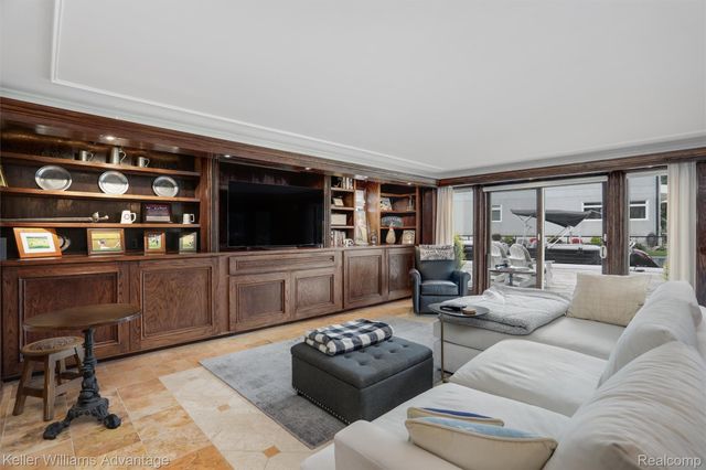 2182 Park Circle, Keego Harbor, MI 48320