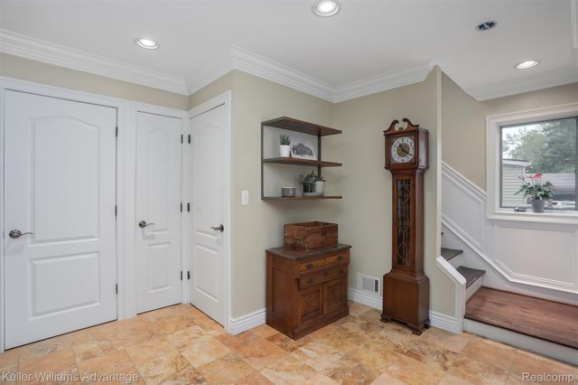 2182 Park Circle, Keego Harbor, MI 48320