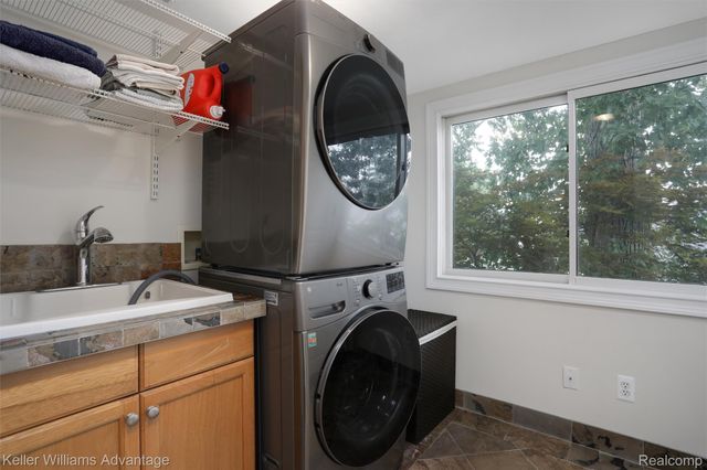 2182 Park Circle, Keego Harbor, MI 48320