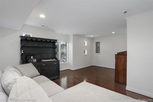 2182 Park Circle, Keego Harbor, MI 48320