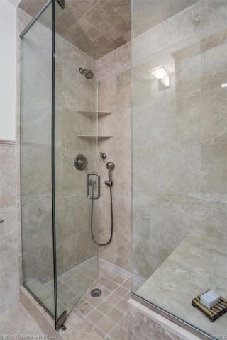 2182 Park Circle, Keego Harbor, MI 48320