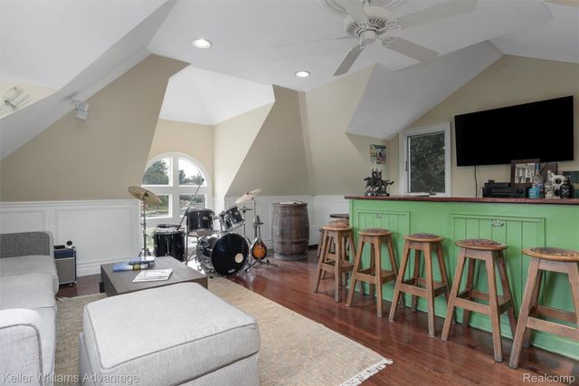 2182 Park Circle, Keego Harbor, MI 48320