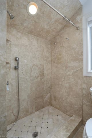 2182 Park Circle, Keego Harbor, MI 48320