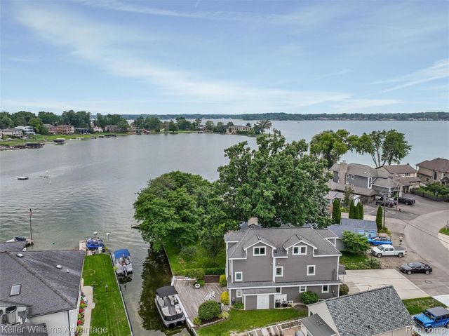 2182 Park Circle, Keego Harbor, MI 48320