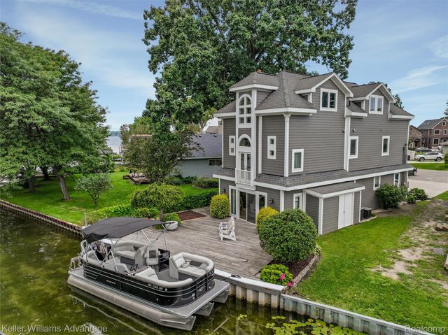 2182 Park Circle, Keego Harbor, MI 48320