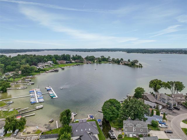 2182 Park Circle, Keego Harbor, MI 48320