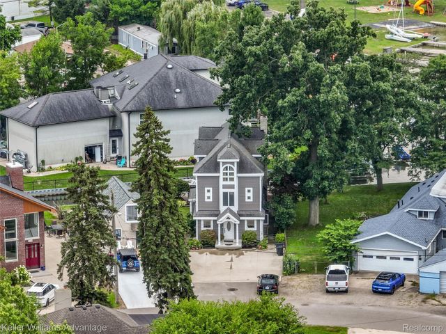 2182 Park Circle, Keego Harbor, MI 48320