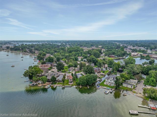 2182 Park Circle, Keego Harbor, MI 48320