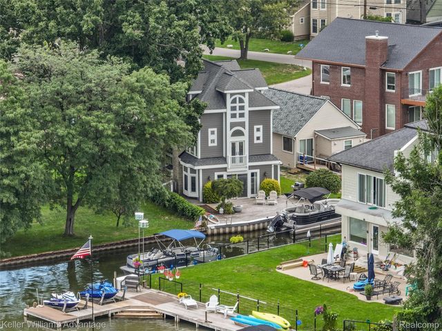 2182 Park Circle, Keego Harbor, MI 48320