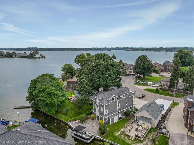 2182 Park Circle, Keego Harbor, MI 48320