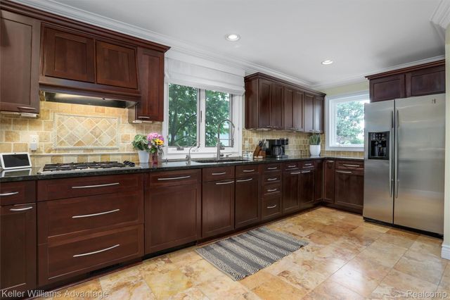 2182 Park Circle, Keego Harbor, MI 48320