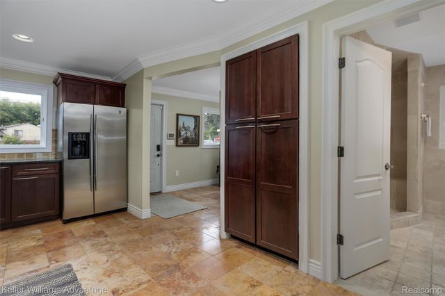 2182 Park Circle, Keego Harbor, MI 48320