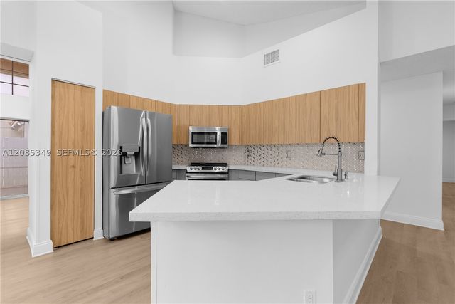 1525 Seabay Rd, Weston, FL 33326