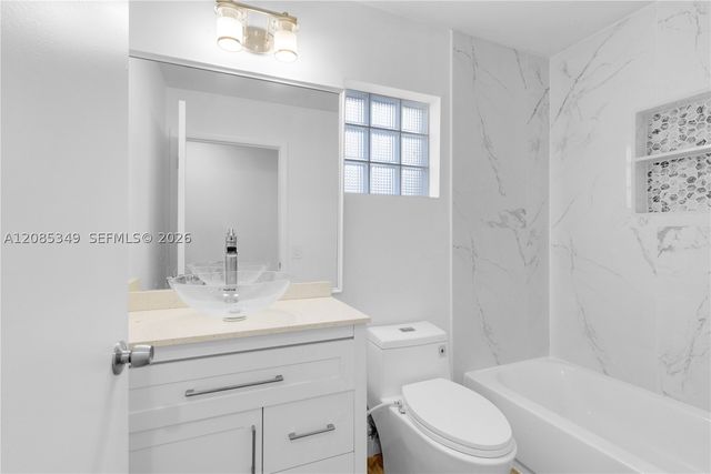 1525 Seabay Rd, Weston, FL 33326