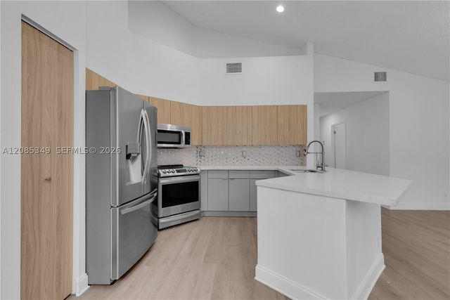 1525 Seabay Rd, Weston, FL 33326