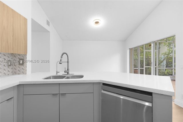 1525 Seabay Rd, Weston, FL 33326