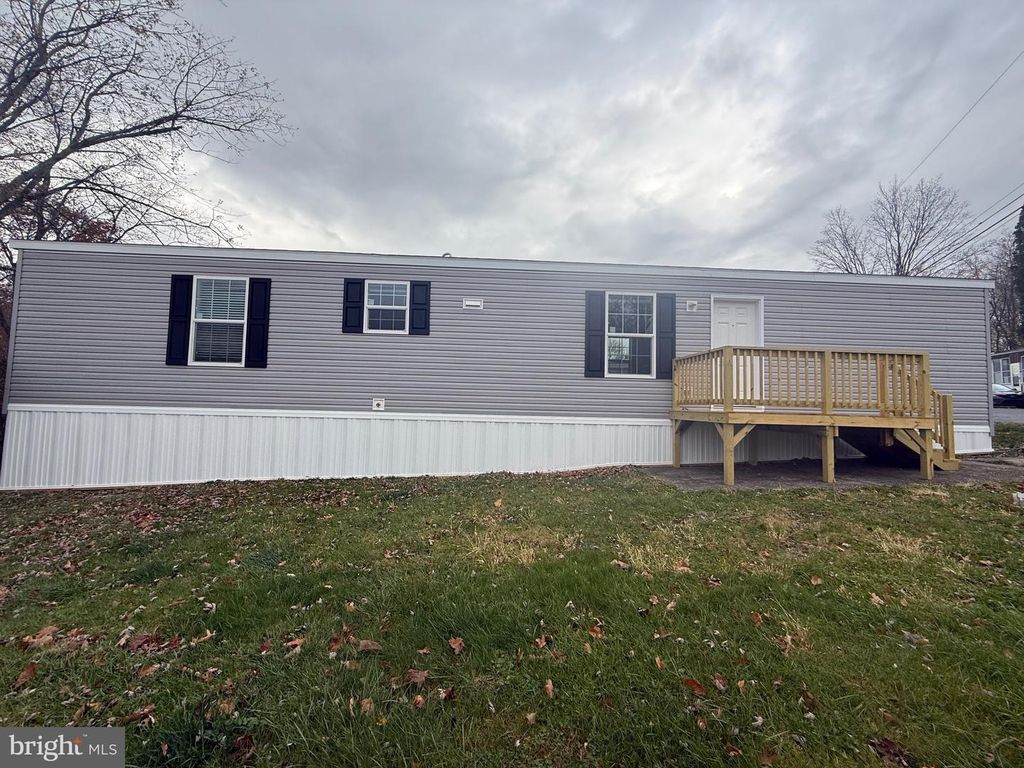 140 DEANN LN, Grantville, PA 17028