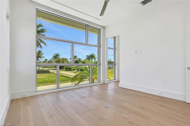 1798 Holiday LN, Naples, FL 34104