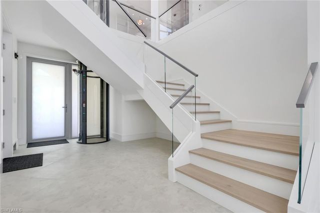 1798 Holiday LN, Naples, FL 34104