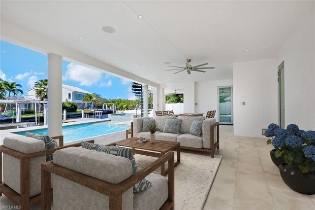 1798 Holiday LN, Naples, FL 34104