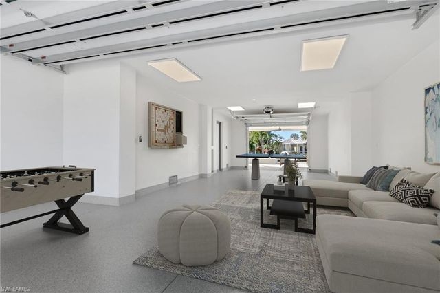 1798 Holiday LN, Naples, FL 34104