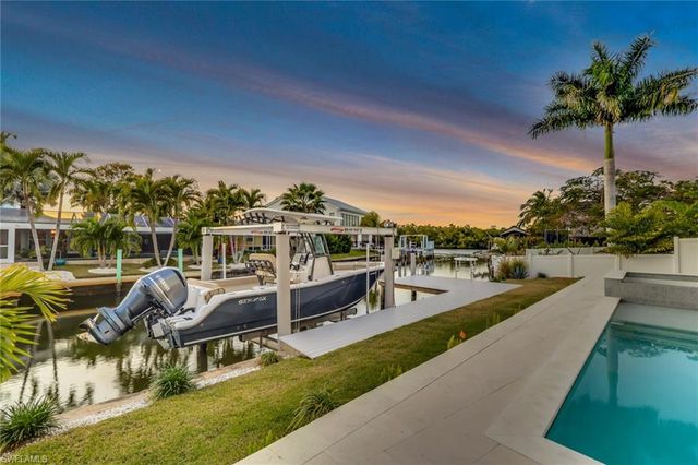 1798 Holiday LN, Naples, FL 34104