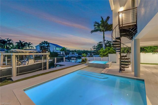 1798 Holiday LN, Naples, FL 34104