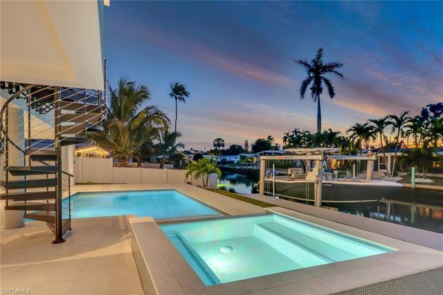 1798 Holiday LN, Naples, FL 34104