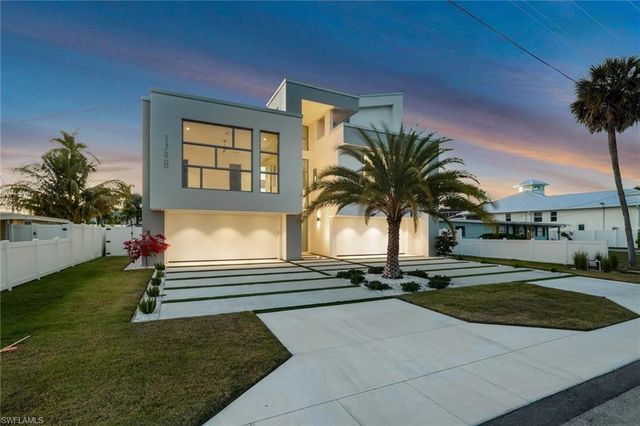 1798 Holiday LN, Naples, FL 34104