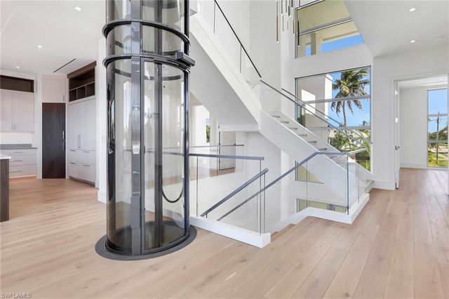 1798 Holiday LN, Naples, FL 34104