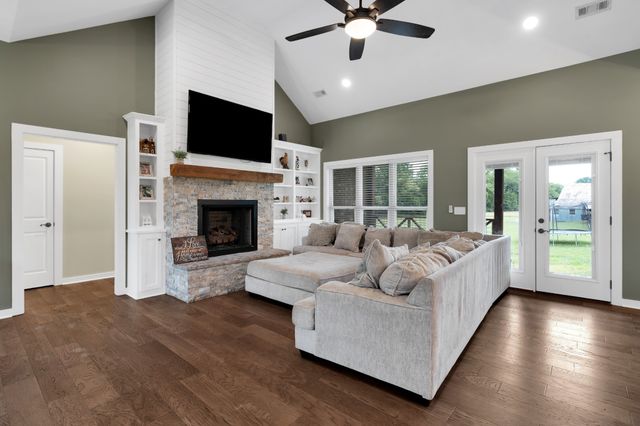 668 Himesville Rd, Shelbyville, TN 37160