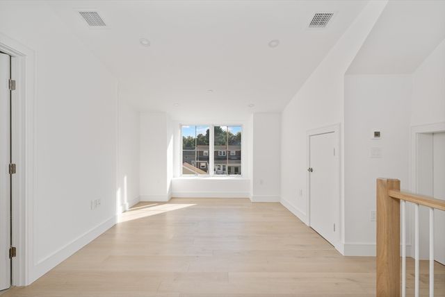 15 Jewett Pl C, Newton, MA 02458